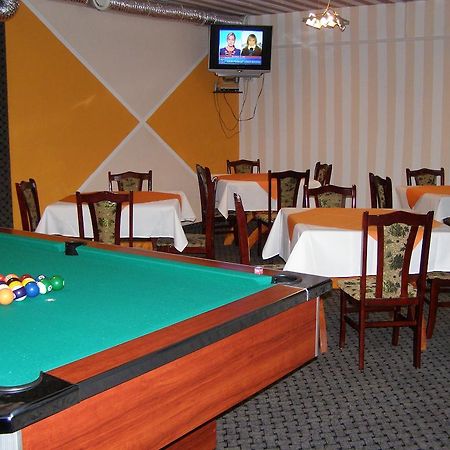 Denisa Hotel Отопени Экстерьер фото