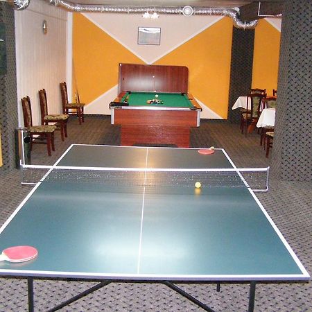 Denisa Hotel Отопени Экстерьер фото