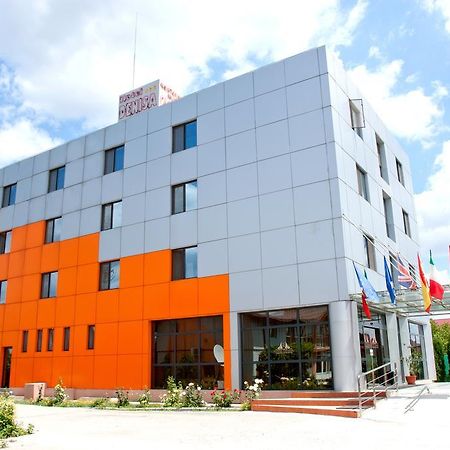 Denisa Hotel Отопени Экстерьер фото