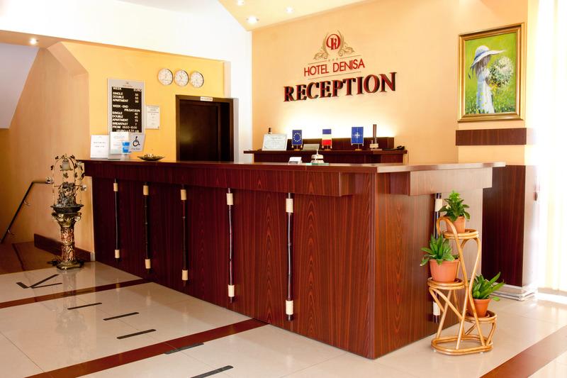 Denisa Hotel Отопени Экстерьер фото