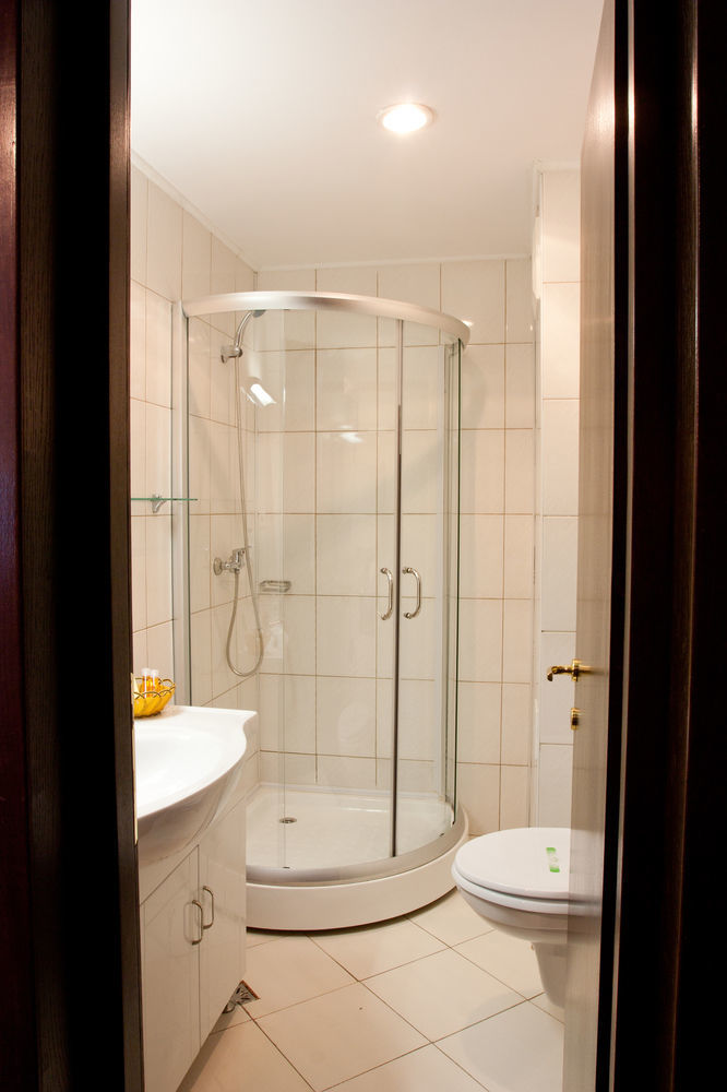 Denisa Hotel Отопени Экстерьер фото