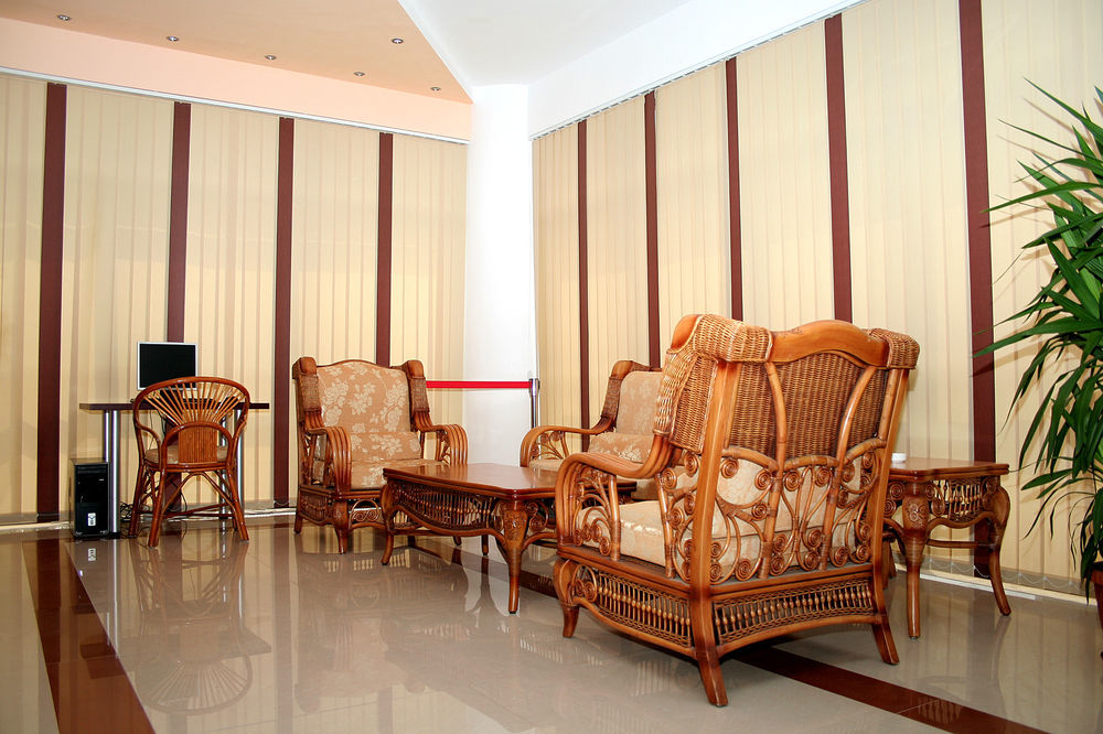 Denisa Hotel Отопени Экстерьер фото