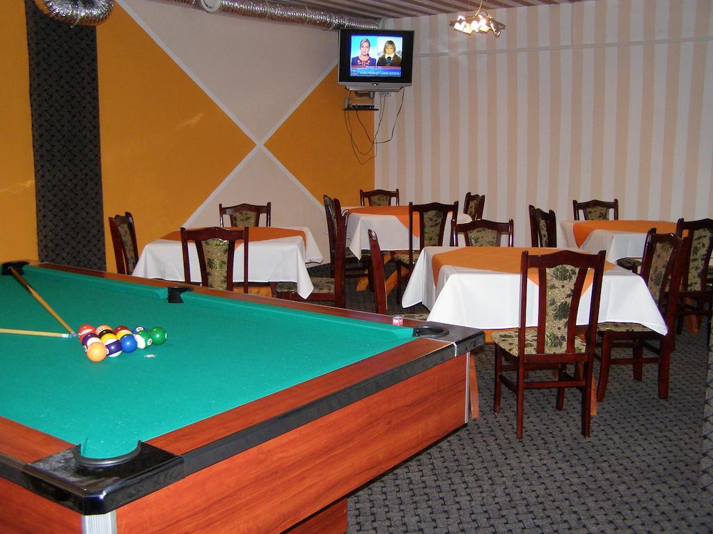 Denisa Hotel Отопени Экстерьер фото