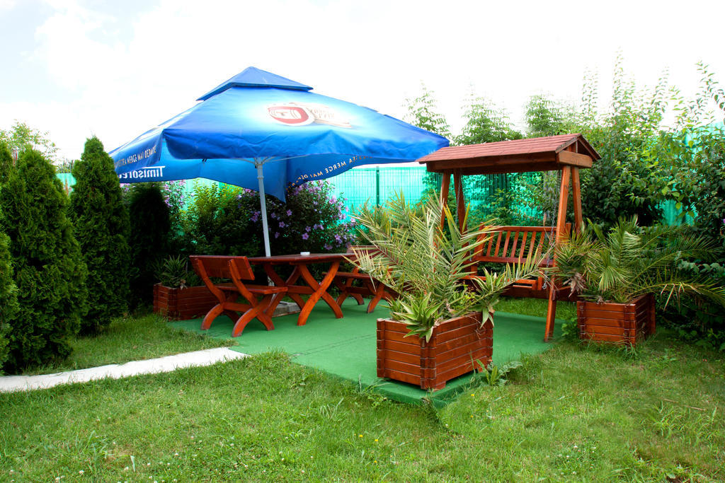 Denisa Hotel Отопени Экстерьер фото