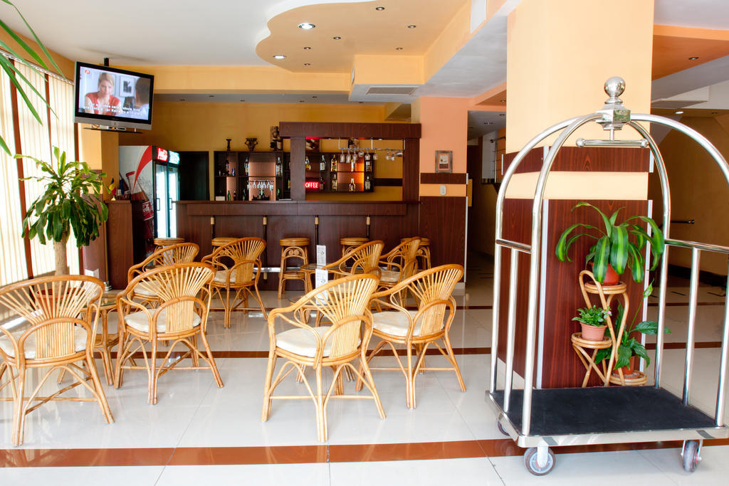 Denisa Hotel Отопени Экстерьер фото