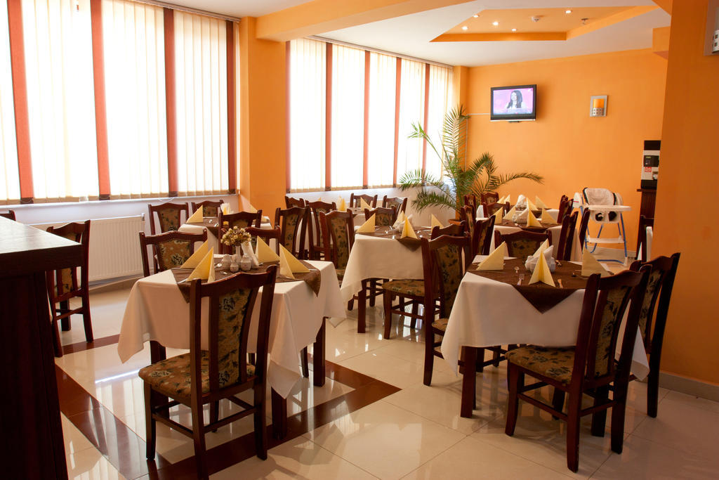 Denisa Hotel Отопени Экстерьер фото